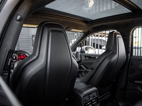 Certified 2025 Porsche Cayenne GTS AWD/4WD image 29