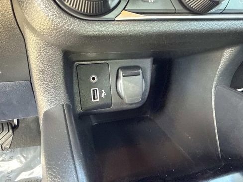 Used 2022 Nissan Versa SV image 27