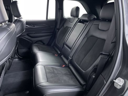 Used 2023 Jeep Grand Cherokee Altitude image 20