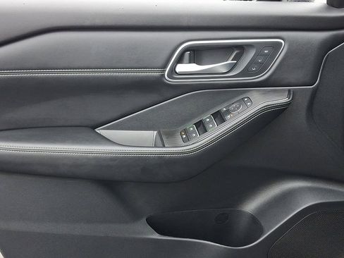 Used 2024 Nissan Rogue Platinum w/ Platinum Premium Package image 13