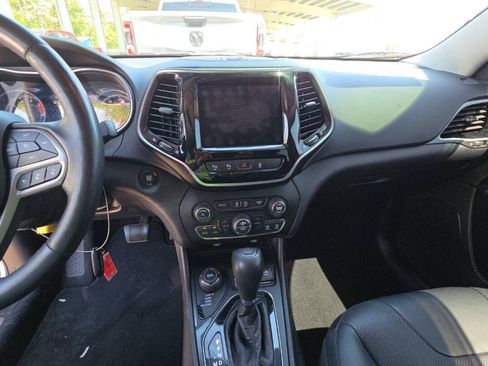 Used 2019 Jeep Cherokee Limited w/ Technology Group AWD/4WD image 14