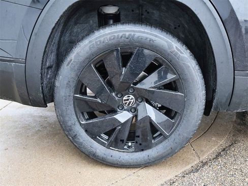 New 2026 Volkswagen Atlas SE FWD image 9