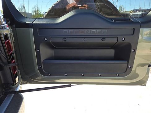 Used 2021 Land Rover Defender 110 SE AWD/4WD image 25