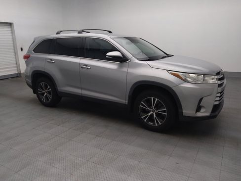 Used 2019 Toyota Highlander LE AWD/4WD image 11