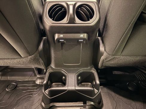 Used 2020 Jeep Wrangler Unlimited Sport AWD/4WD image 30