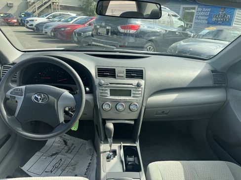 Used 2011 Toyota Camry LE FWD image 11