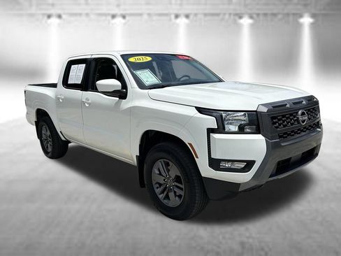 Certified 2025 Nissan Frontier SV w/ SV Convenience Package AWD/4WD image 3