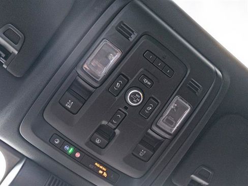 Used 2024 Chevrolet Suburban High Country w/ Advanced Technology Package image 23