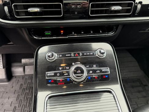 Used 2023 Lincoln Nautilus Reserve image 24