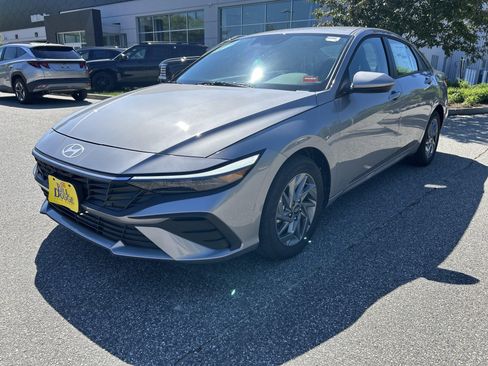 New 2026 Hyundai Elantra Hybrid FWD image 27