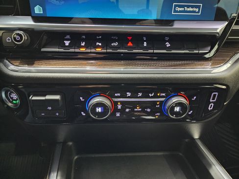 Used 2024 Chevrolet Silverado 2500 LT w/ Z71 Sport Edition image 17