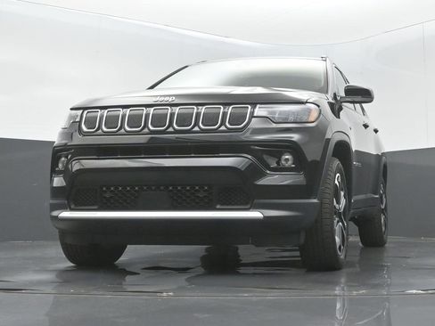 Certified 2022 Jeep Compass Limited image 31