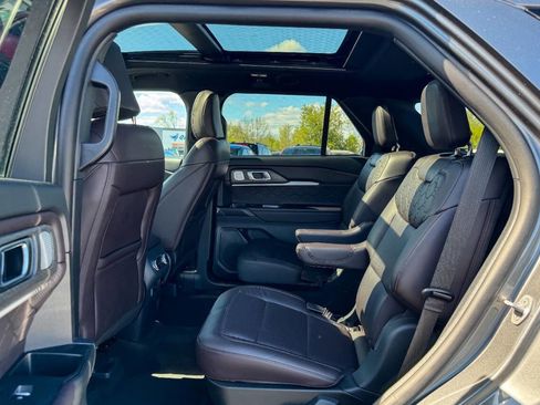 Used 2025 Ford Explorer Platinum w/ LUX Leather Package AWD/4WD image 25
