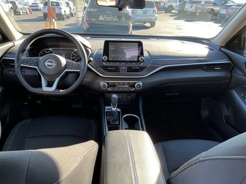 Used 2024 Nissan Altima 2.5 SV image 17