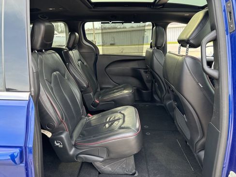 Used 2019 Chrysler Pacifica Limited w/ Advanced Safetytec Group image 14