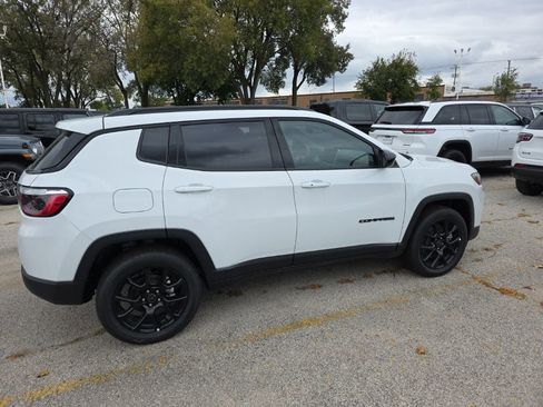 New 2026 Jeep Compass Latitude image 8