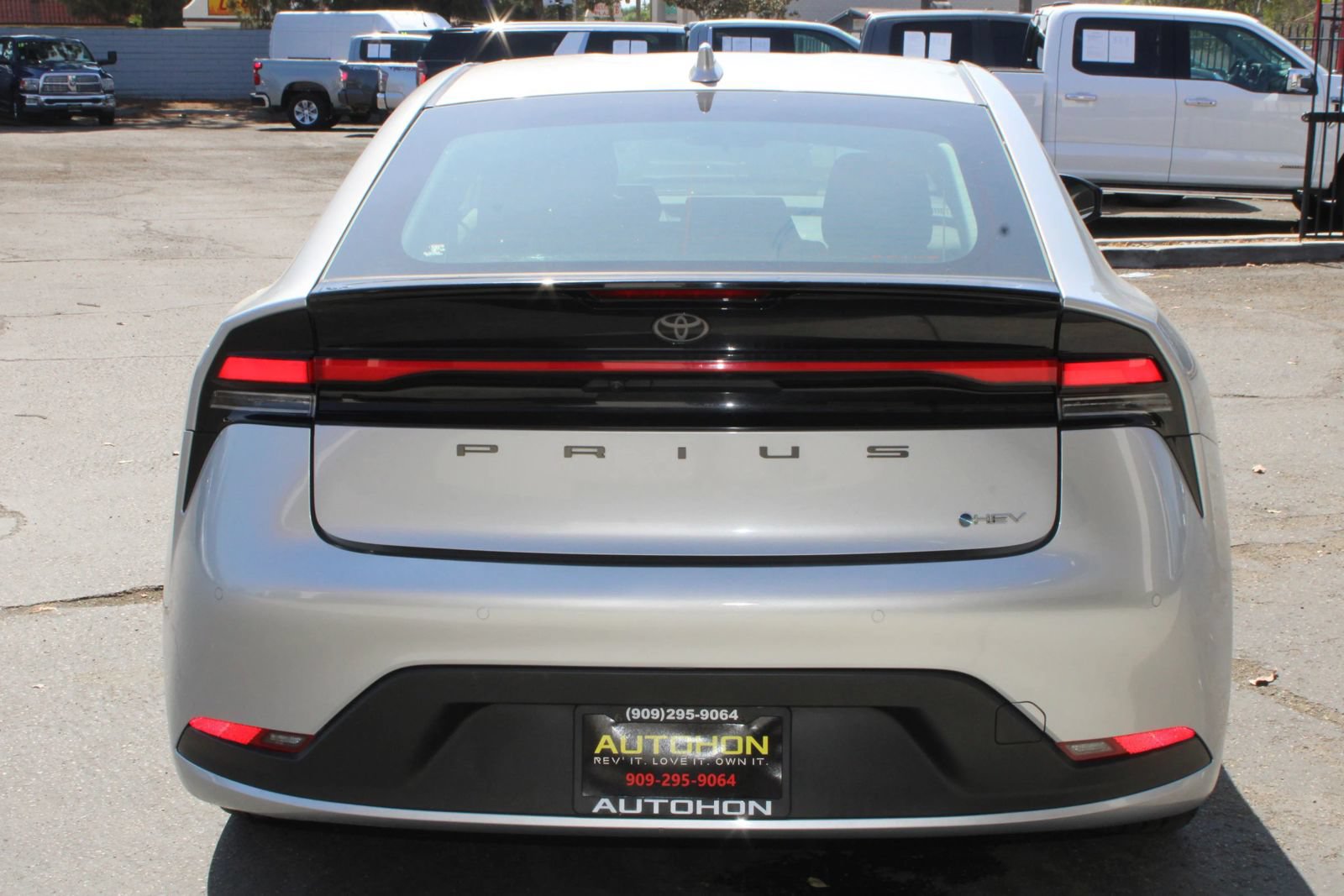Used 2025 Toyota Prius LE FWD image 7