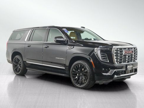 Used 2025 GMC Yukon XL Denali AWD/4WD image 7