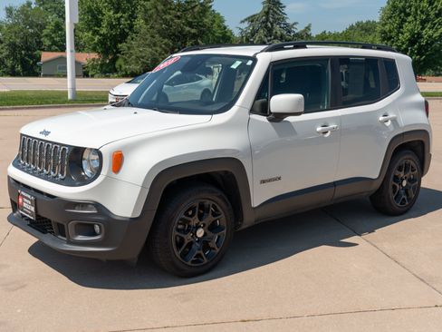 Used 2018 Jeep Renegade Latitude FWD image 5