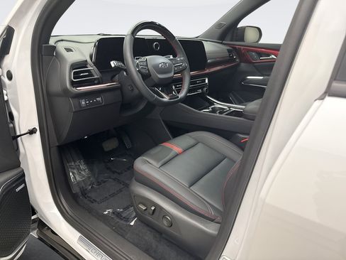 Used 2024 Chevrolet Traverse RS AWD/4WD image 10