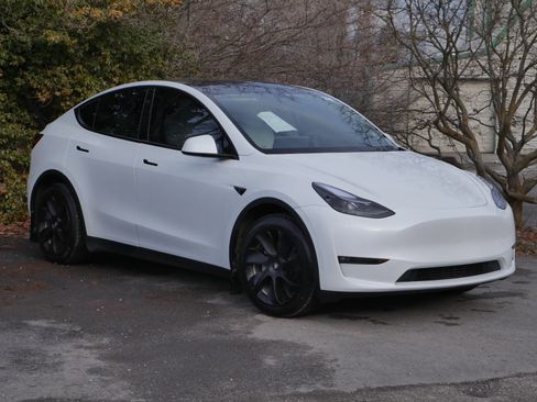 Used 2023 Tesla Model Y Long Range image 22