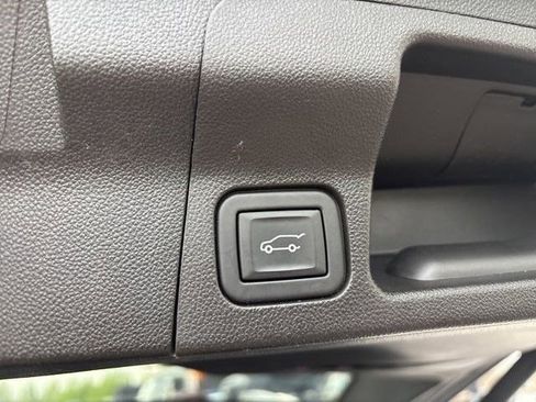 Used 2023 GMC Acadia SLE w/ Driver Convenience Package FWD image 36