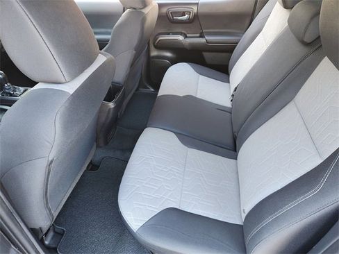 Used 2021 Toyota Tacoma TRD Sport w/ Technology Package image 19