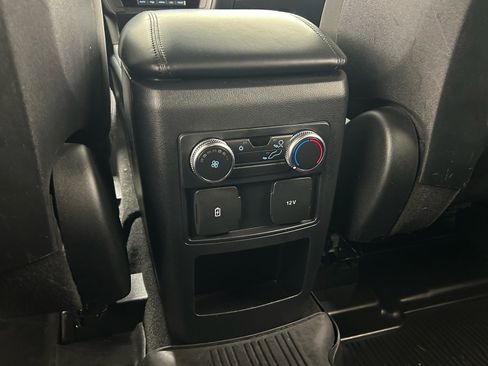 Used 2020 Ford Explorer XLT image 34