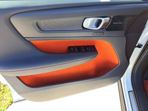 Used 2021 Volvo XC40 T4 R-Design w/ Protection Package Premier image 15