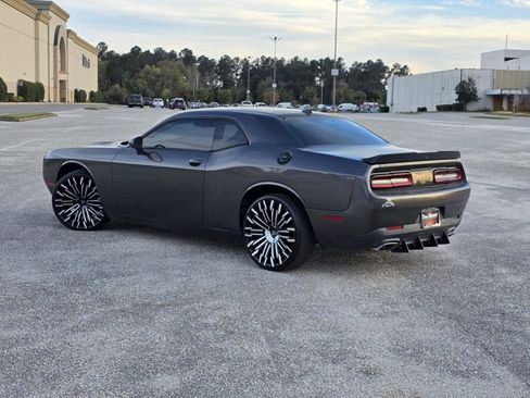 Used 2017 Dodge Challenger SXT Plus image 4