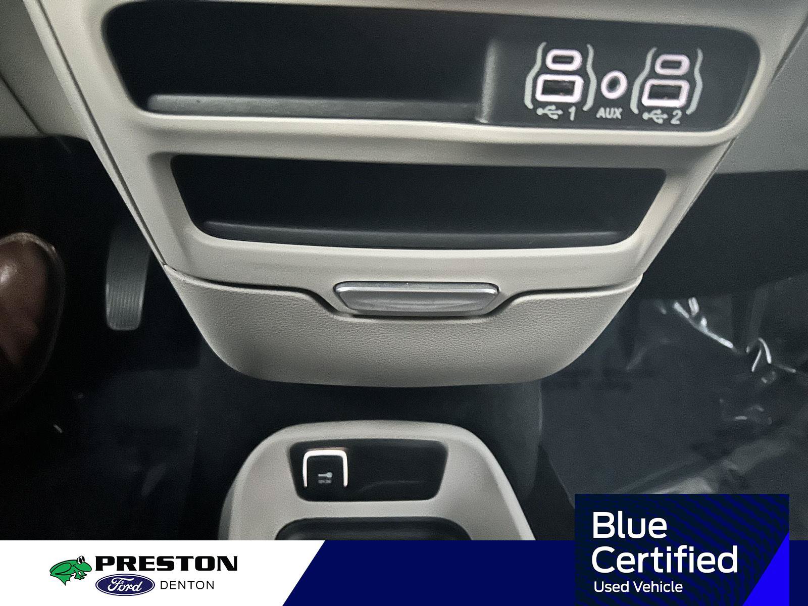 Used 2024 Chrysler Voyager LX FWD image 13