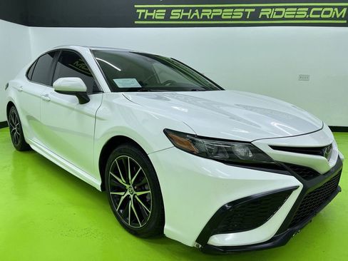 Used 2021 Toyota Camry SE FWD image 2
