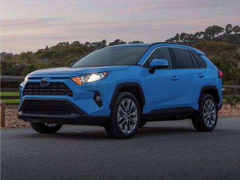 Certified 2021 Toyota RAV4 XLE FWD image 1