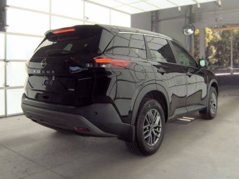 Used 2023 Nissan Rogue S AWD/4WD image 6