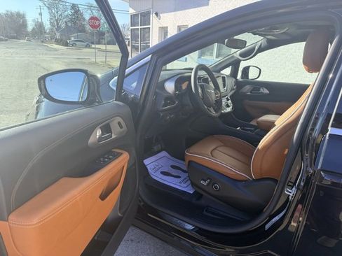 New 2026 Chrysler Pacifica Pinnacle w/ Trailer Tow Group image 11