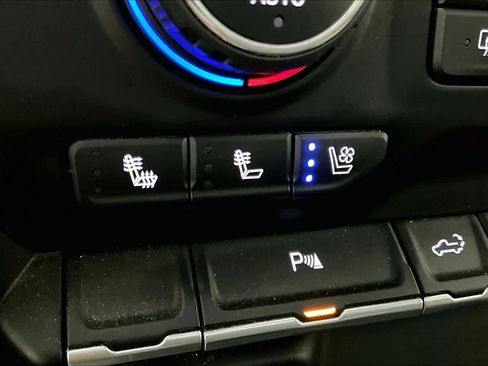 Used 2022 Chevrolet Silverado 1500 LTZ w/ Z71 Off-Road Package AWD/4WD image 35