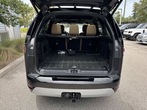 Certified 2026 Land Rover Discovery Limited Edition AWD/4WD image 11