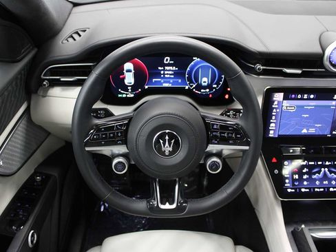 Used 2023 Maserati Grecale Modena image 17