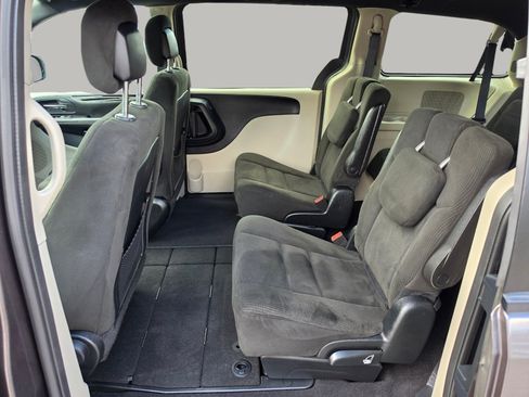 Used 2016 Dodge Grand Caravan SE FWD image 24