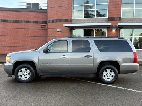 Used 2007 Chevrolet Suburban LT AWD/4WD image 3