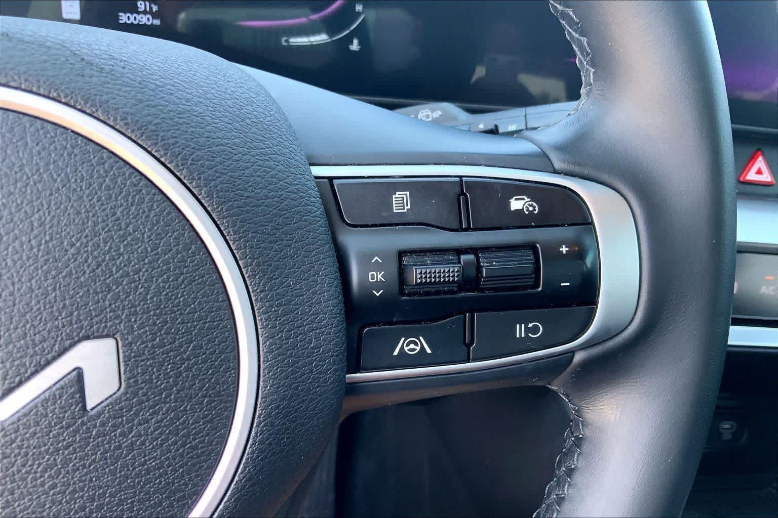 Used 2025 Kia Sportage EX FWD image 25