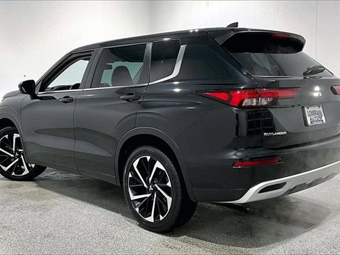 Used 2023 Mitsubishi Outlander SE image 4