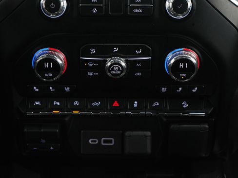 Used 2020 GMC Sierra 1500 AT4 w/ AT4 Premium Package image 17