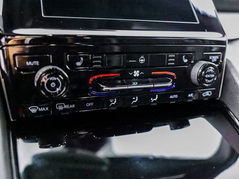 Used 2023 Jeep Grand Cherokee L Laredo image 30