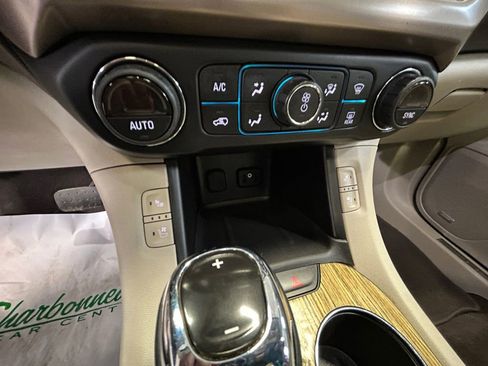 Used 2017 GMC Acadia Denali w/ Technology Package AWD/4WD image 23