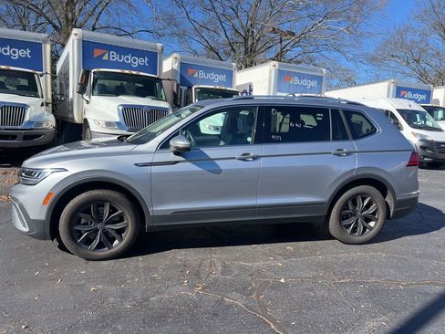 Used 2024 Volkswagen Tiguan SE image 12