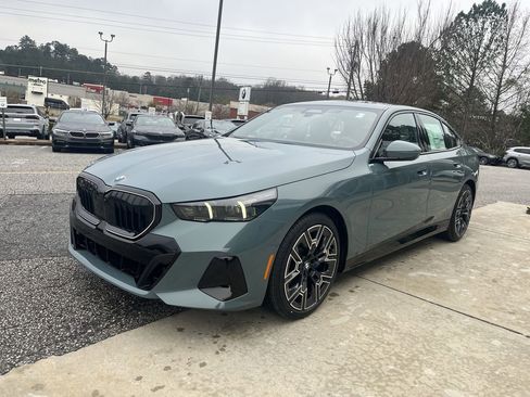 Used 2026 BMW 530i w/ M Sport Package image 4