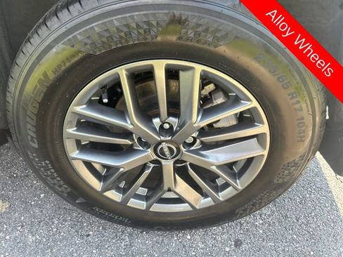 Used 2024 Nissan Rogue S AWD/4WD image 30