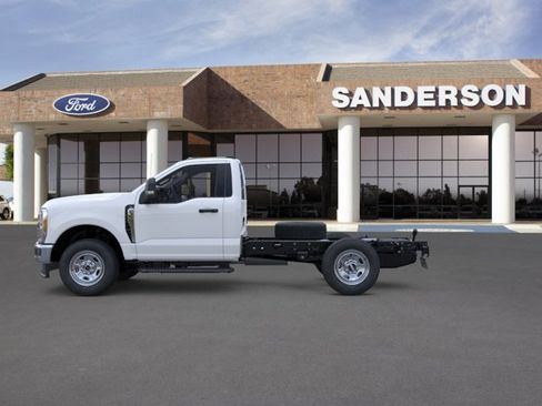 New 2025 Ford F350 XL w/ XL Chrome Package AWD/4WD image 4