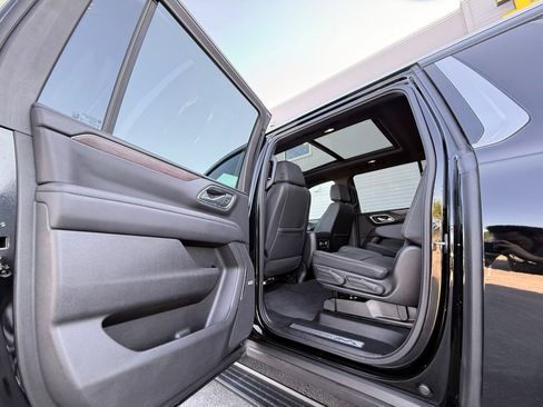 Used 2024 Chevrolet Suburban High Country AWD/4WD image 20